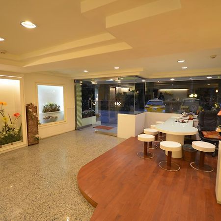 Maria Hotel Zhongzheng  Buitenkant foto